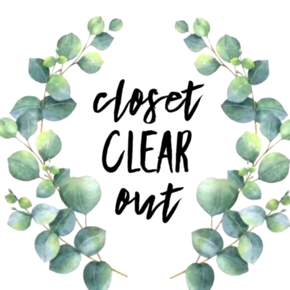 Lots of barely worn torrid, graphic tees lots more!!